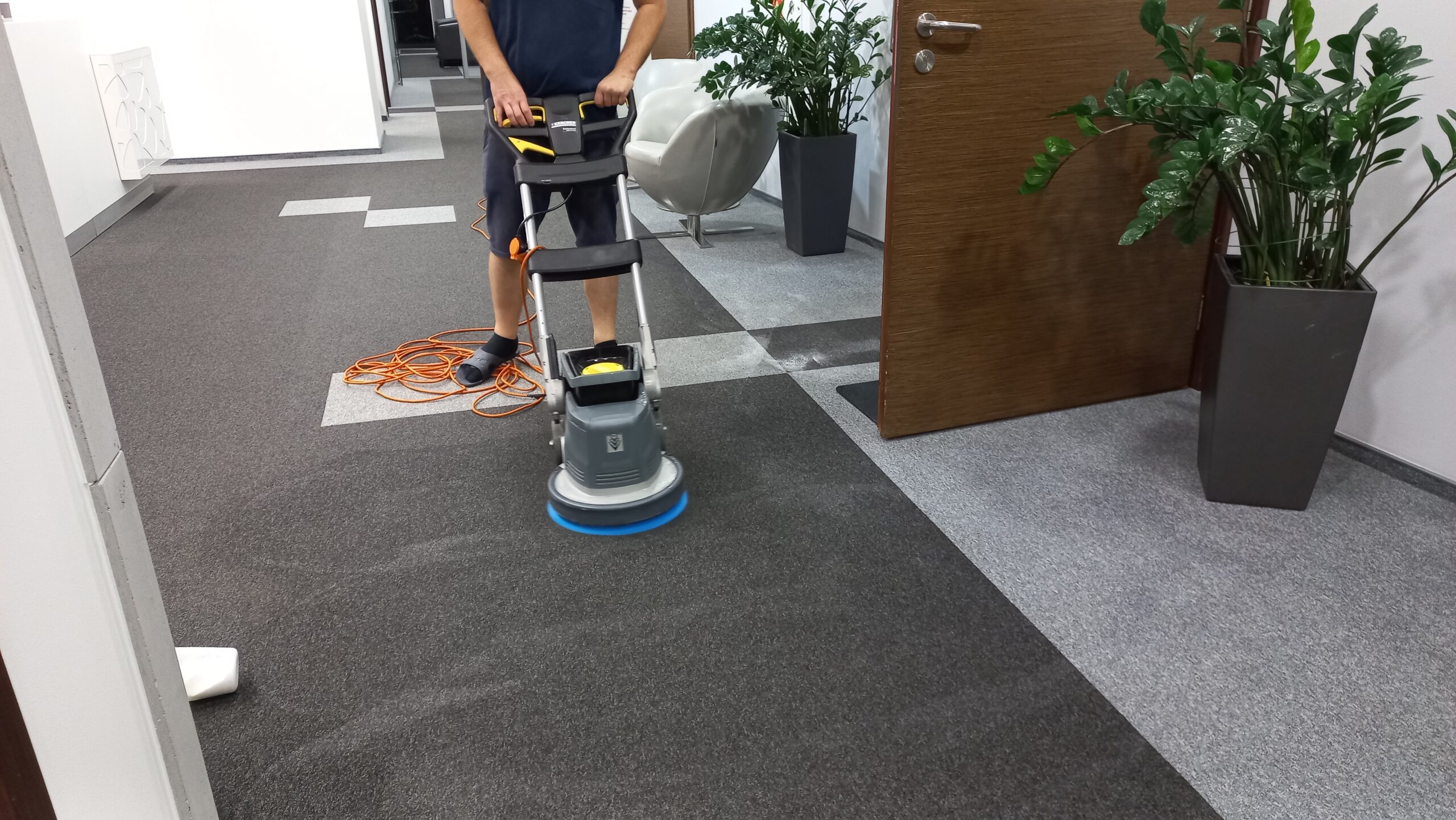 pranie wykładziny w biurze