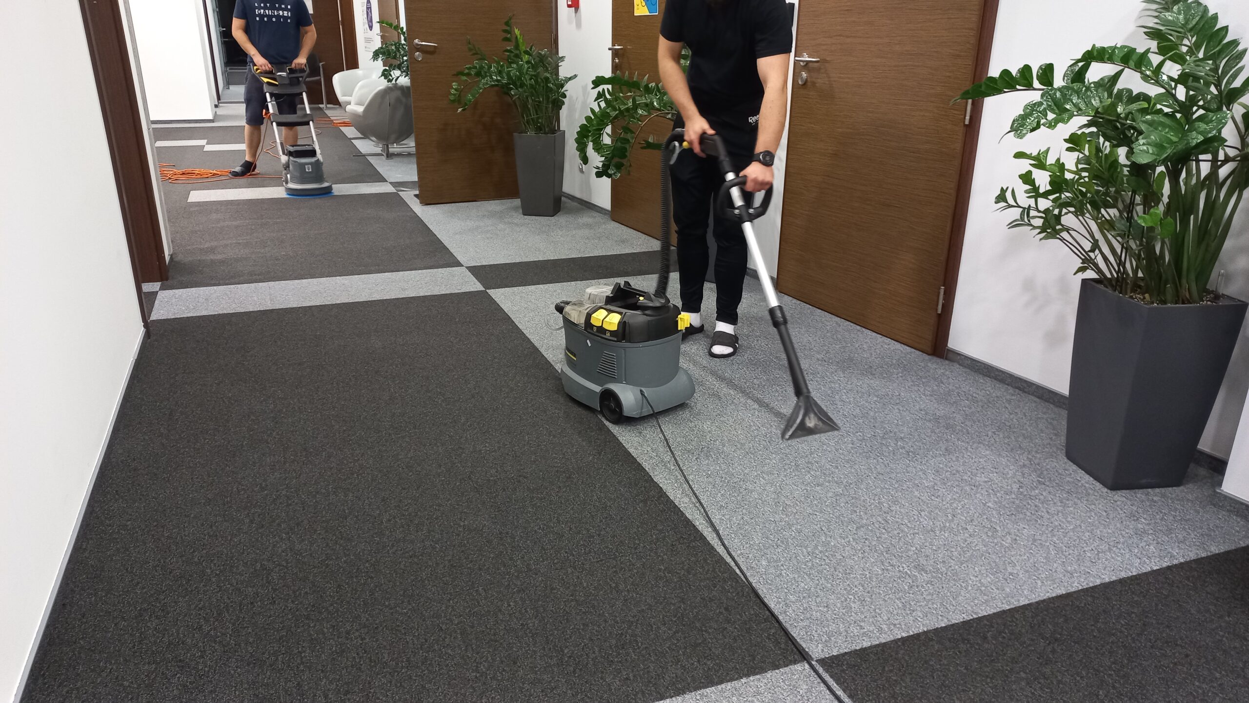 pranie wykładziny w biurze