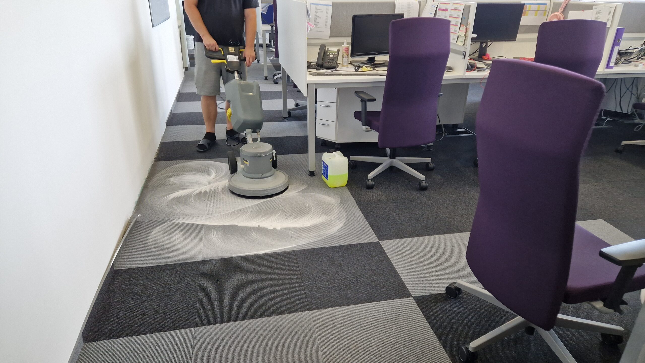 pranie wykładziny w biurze